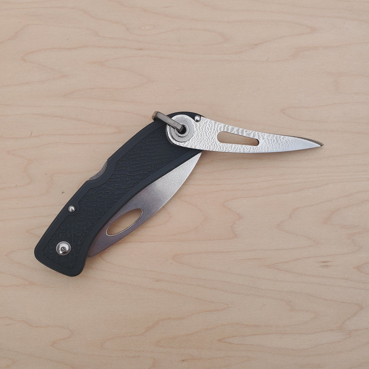 Boye Pointed Tip Folder with Titanium Marlinspike - Black Serrated