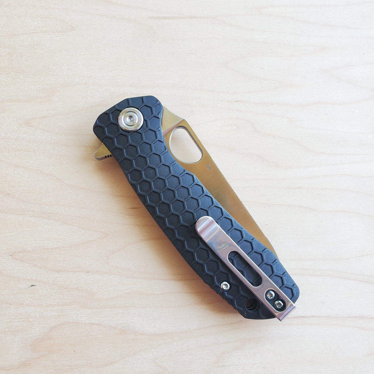 Honey Badger Medium Leaf - Black D2