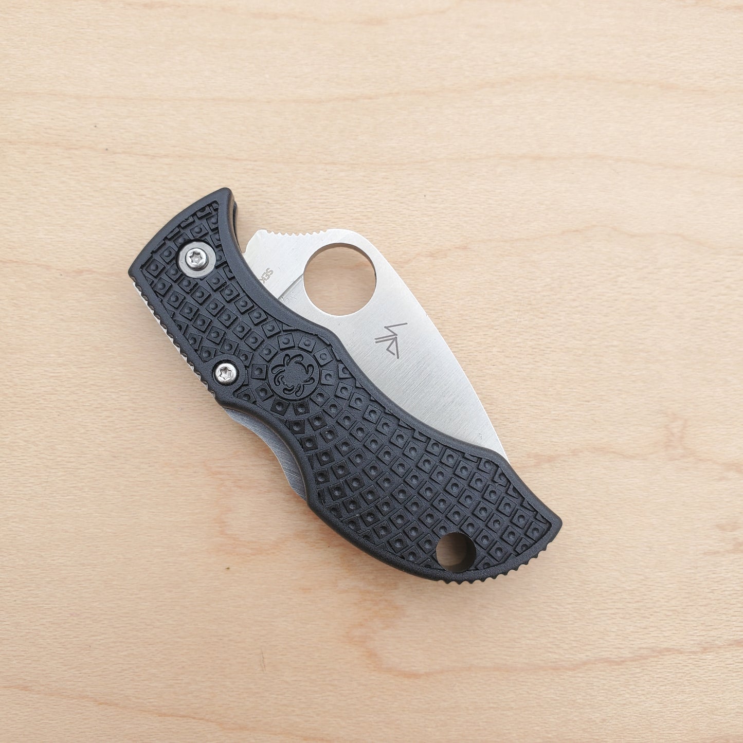 Spyderco Manbug - Black Leaf - CMBKLFP