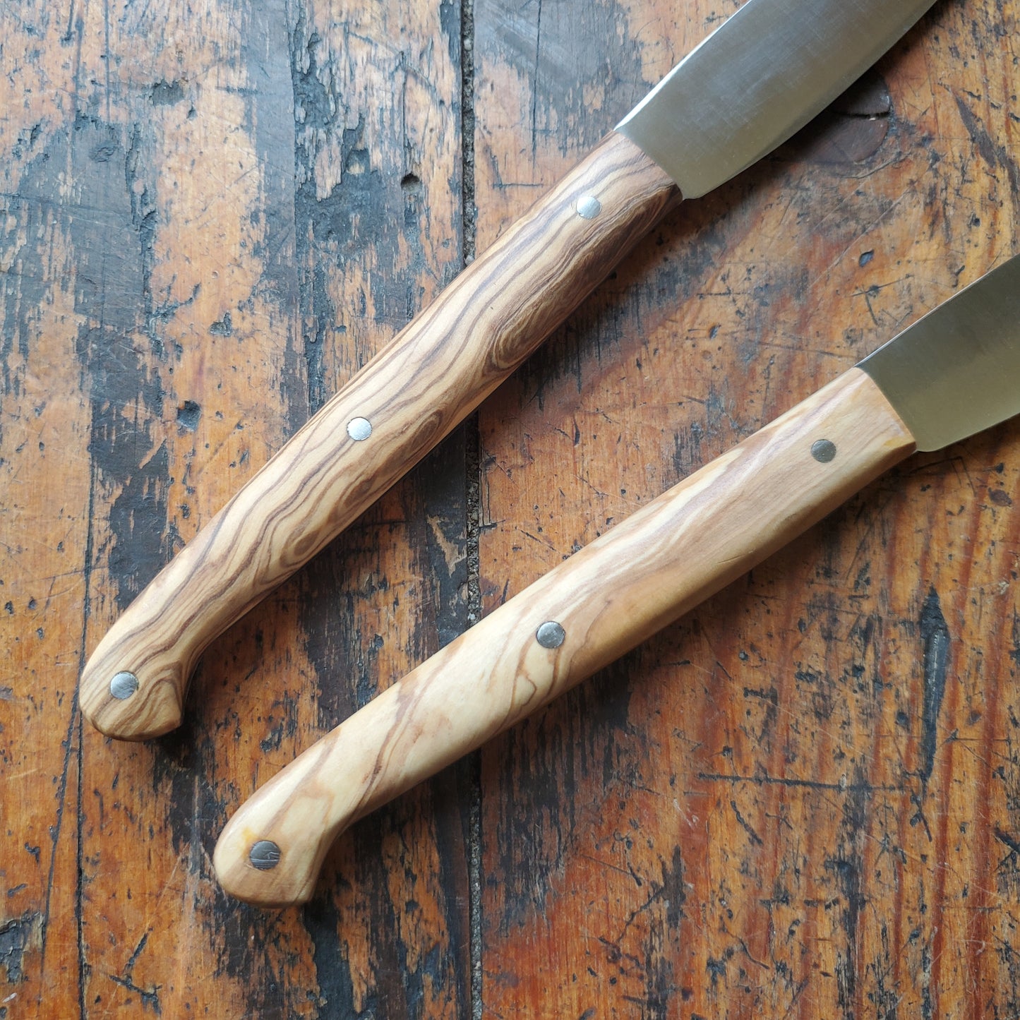 Pallares Slim Steak and Table Knife - Olive