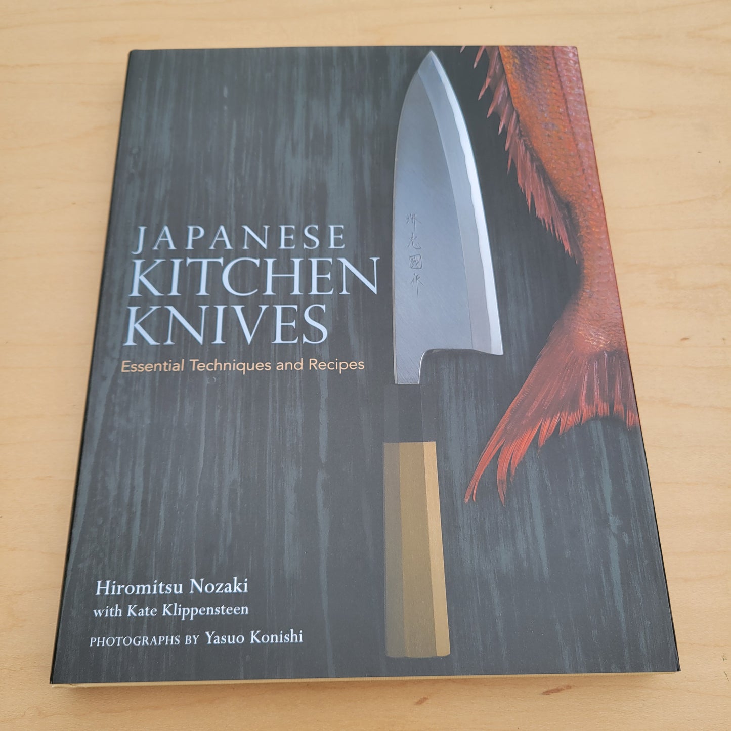 Japanese Kitchen Knives - Essential Techniques and Recipes