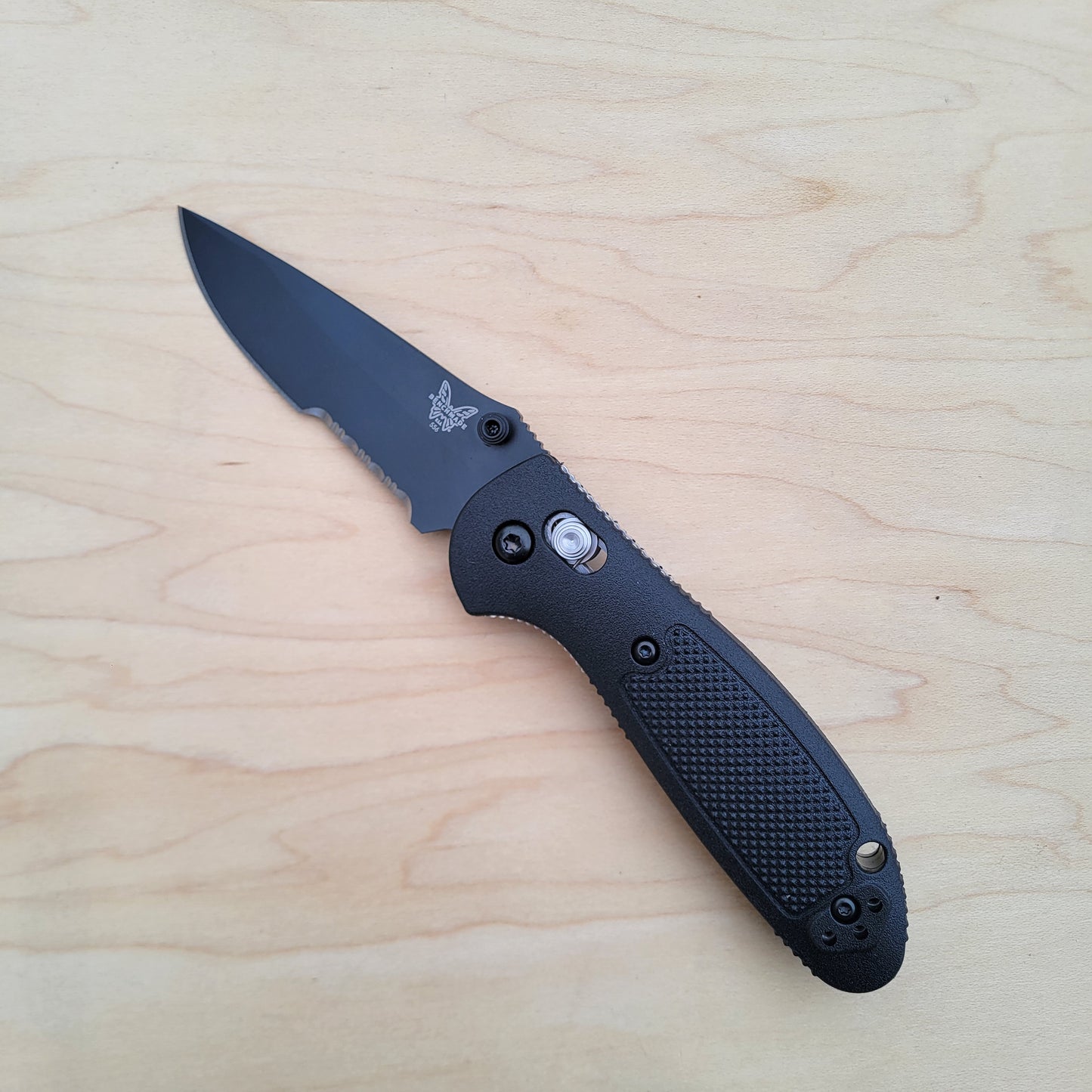 Benchmade 556SBK-S30V Mini Griptilian - Serrated Black