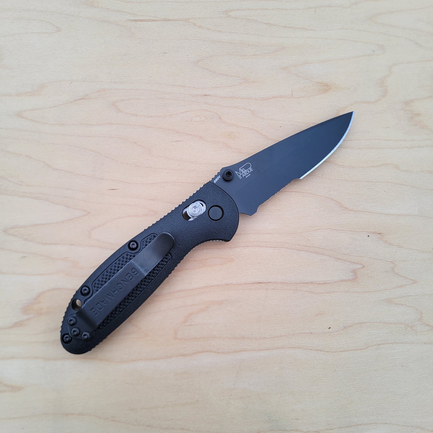 Benchmade 556SBK-S30V Mini Griptilian - Serrated Black