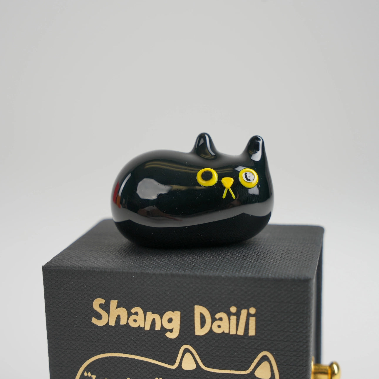 ShangDaili Black Cat 'I am here' Glass Figurine