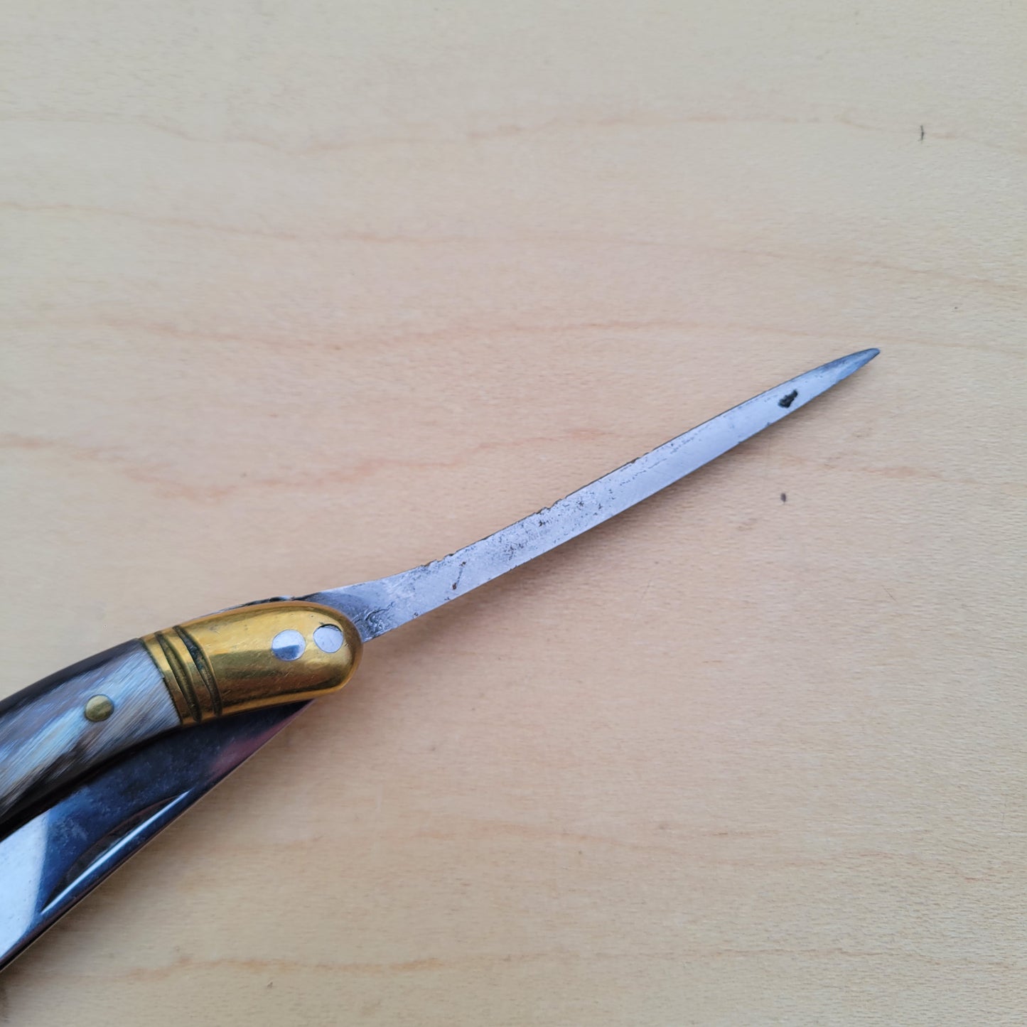 Camels A Lagiole 10cm Horn - with awl carbon steel