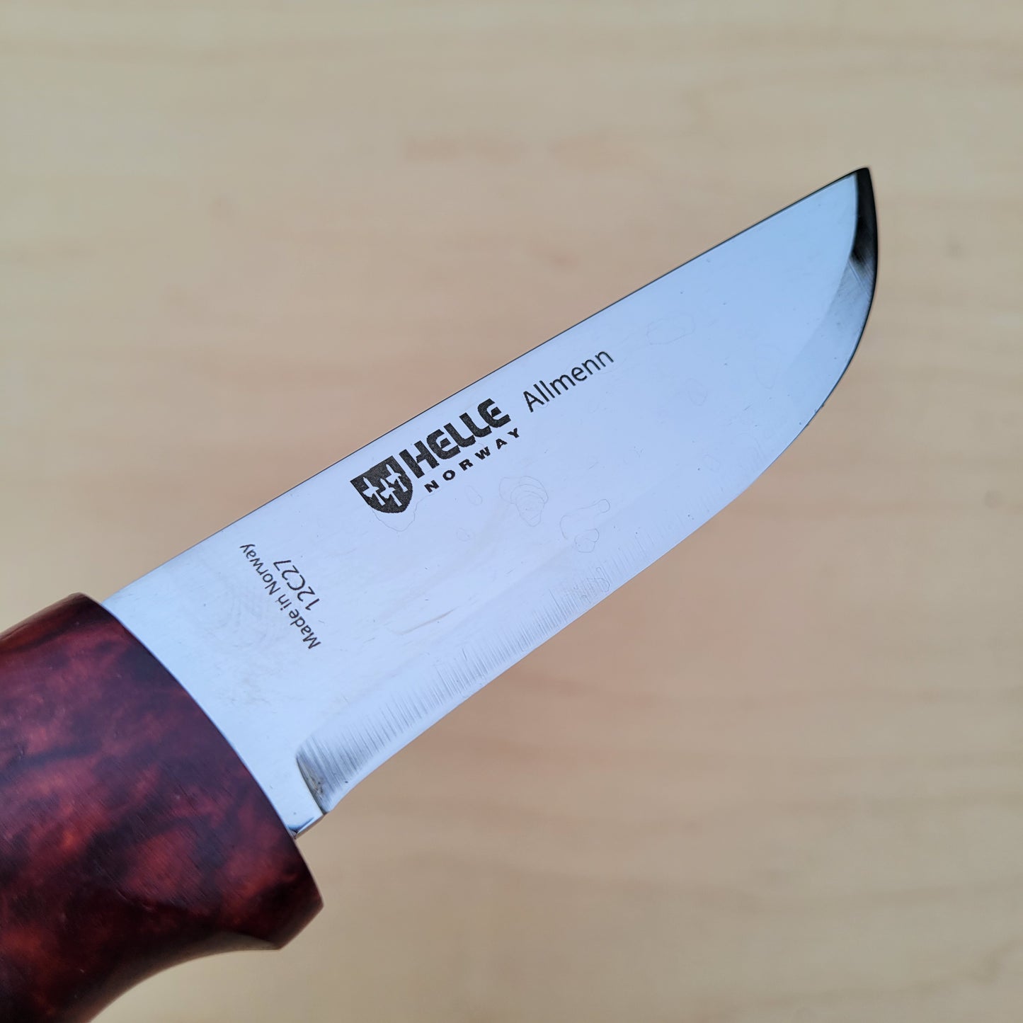 Helle Allmenn Knife - 12C27 - Curly Birch