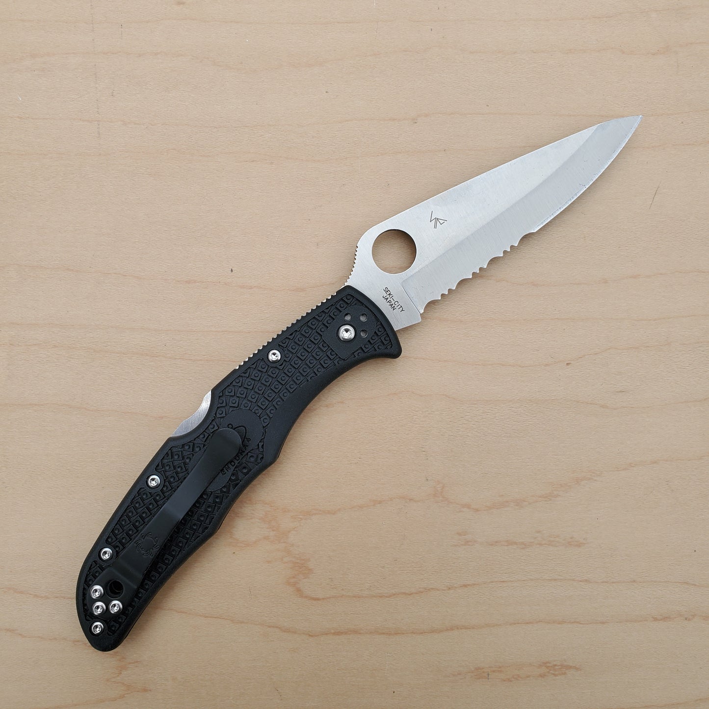 Spyderco Endura 4 - Black Partial Serration - C10PSBK