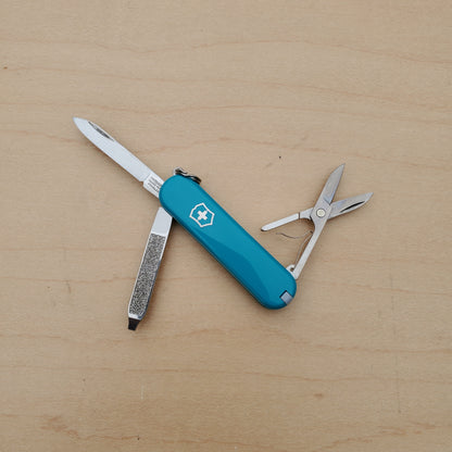 Victorinox Swiss Army Knife - Classic SD Mountain lake