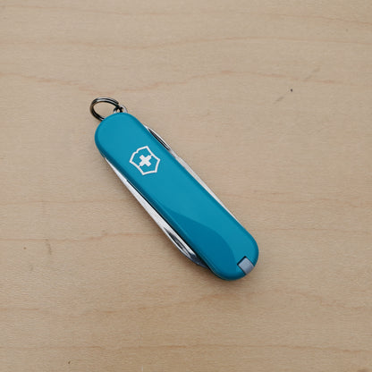Victorinox Swiss Army Knife - Classic SD Mountain lake