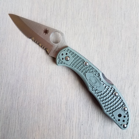 Spyderco Delica 4 - Serrated - OD Green C11PSFG