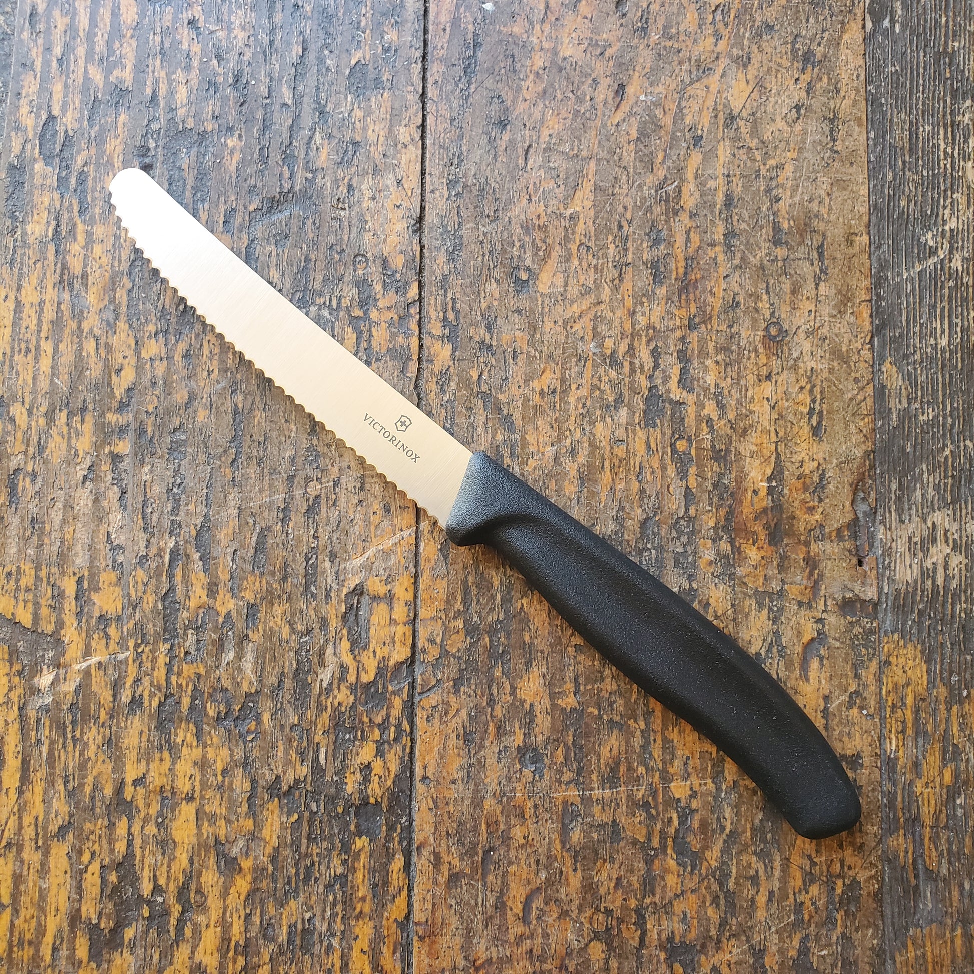 Knivesandtools will tell you everything about serrated knives