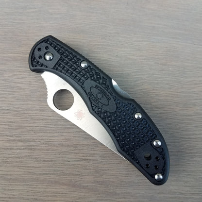 Spyderco Delica 4 - Serrated - Black C11PSBK